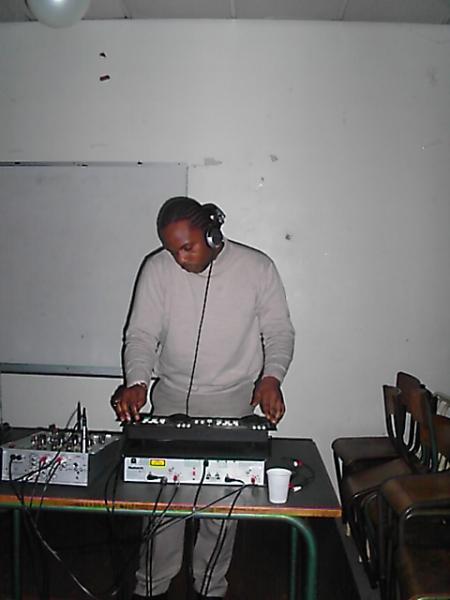 Kiky à la platine !!!
